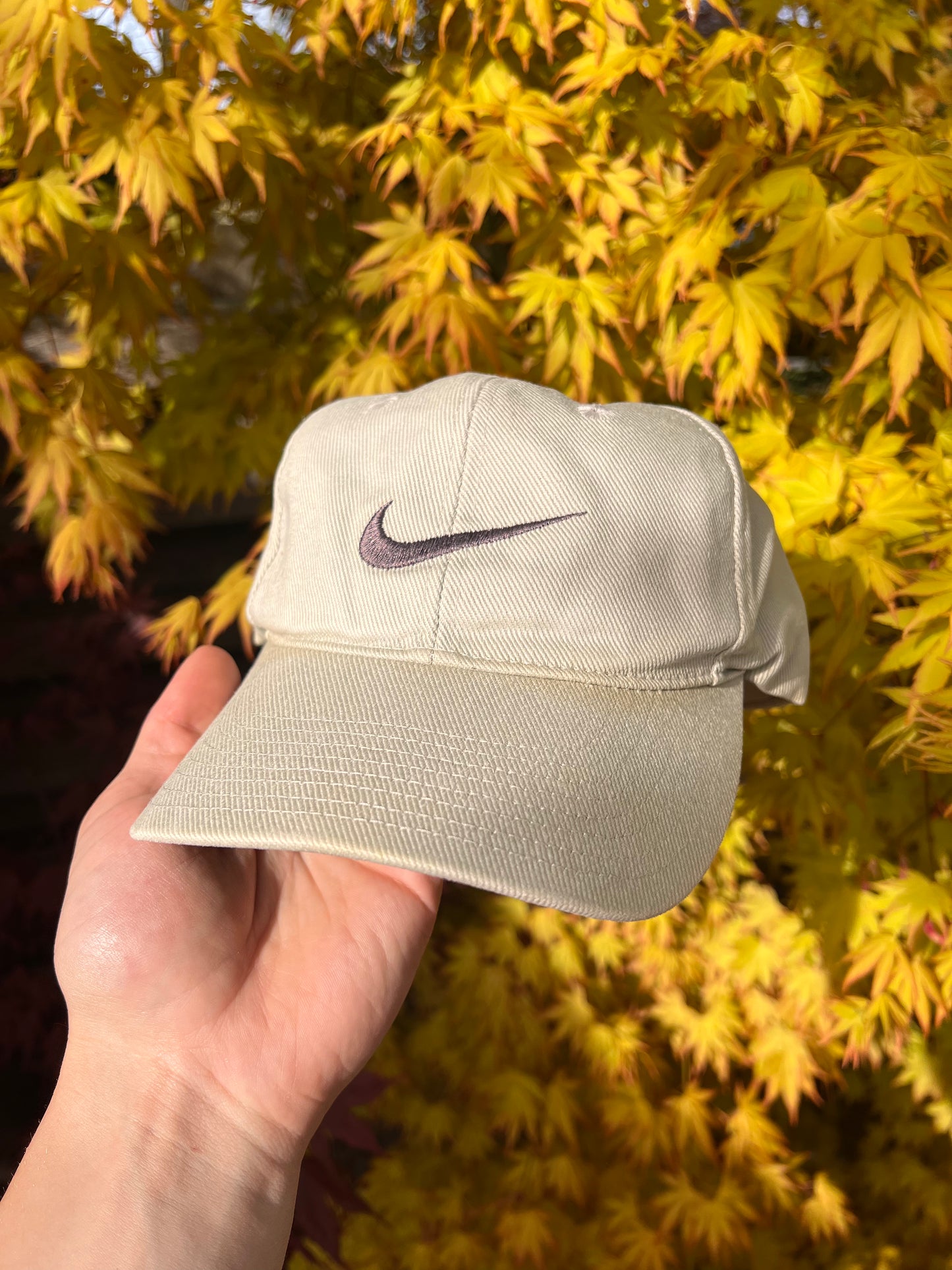 90s Nike Embroidered Center Logo Snapback Cap Beige – One Size