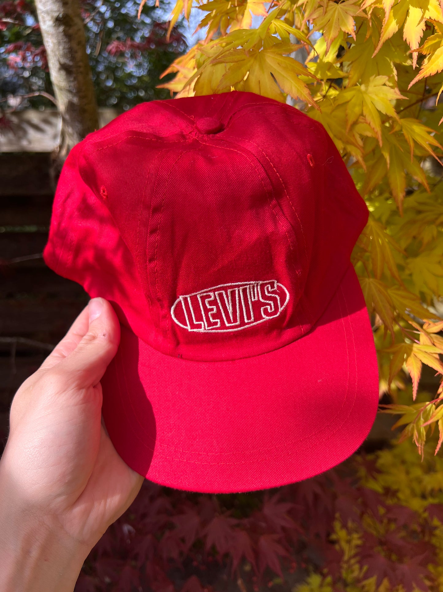 90s Levi's Embroidered Center Logo Snapback Cap Red – Medium