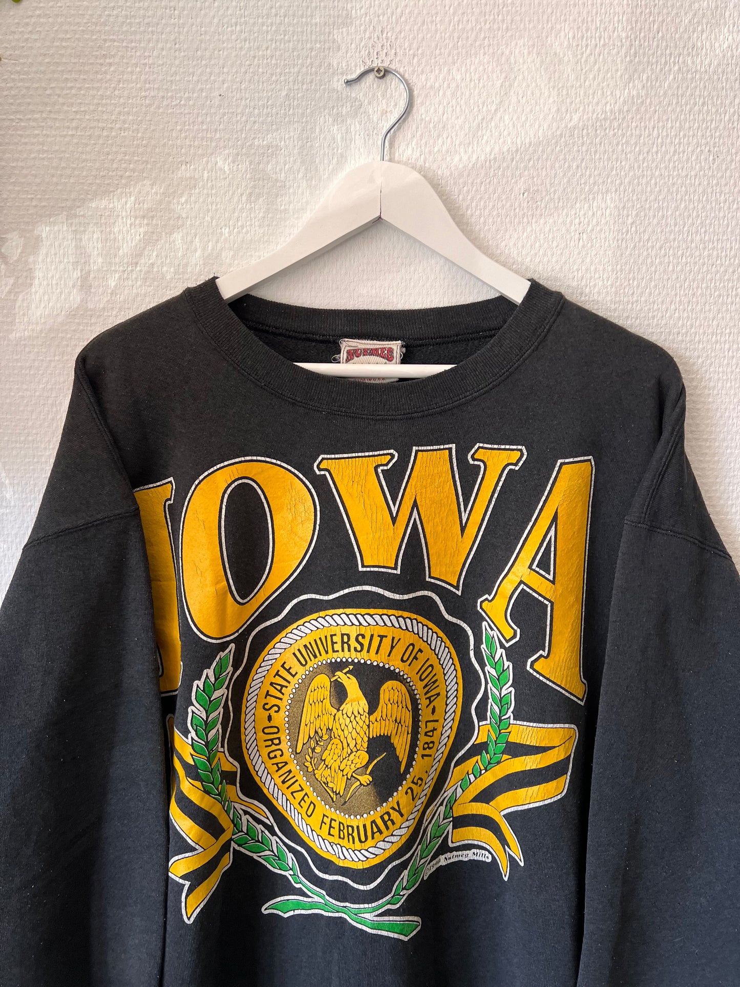 90s Nutmeg Iowa University Big Print Crewneck Sweatshirt Black – Large