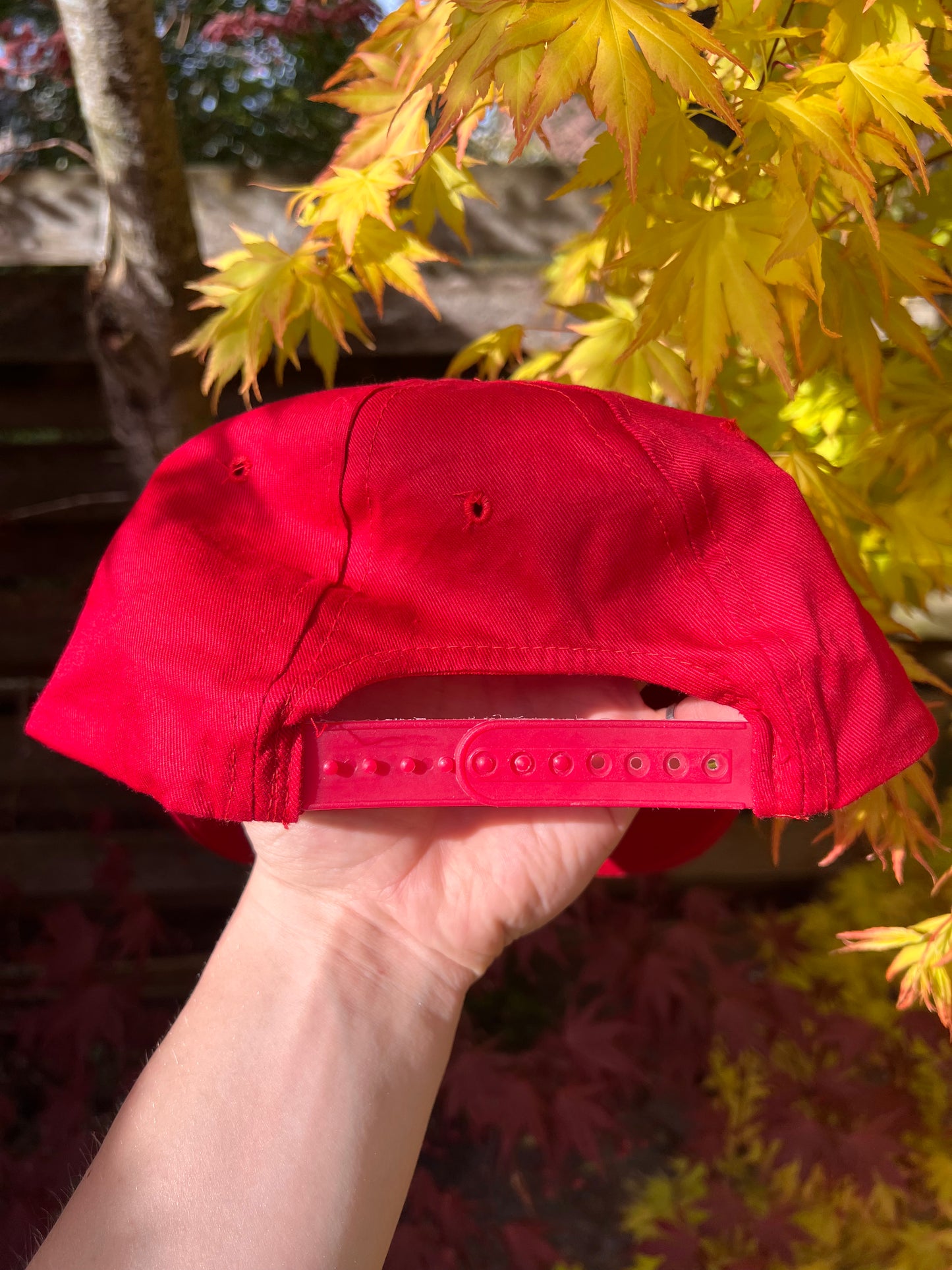 90s Levi's Embroidered Center Logo Snapback Cap Red – Medium