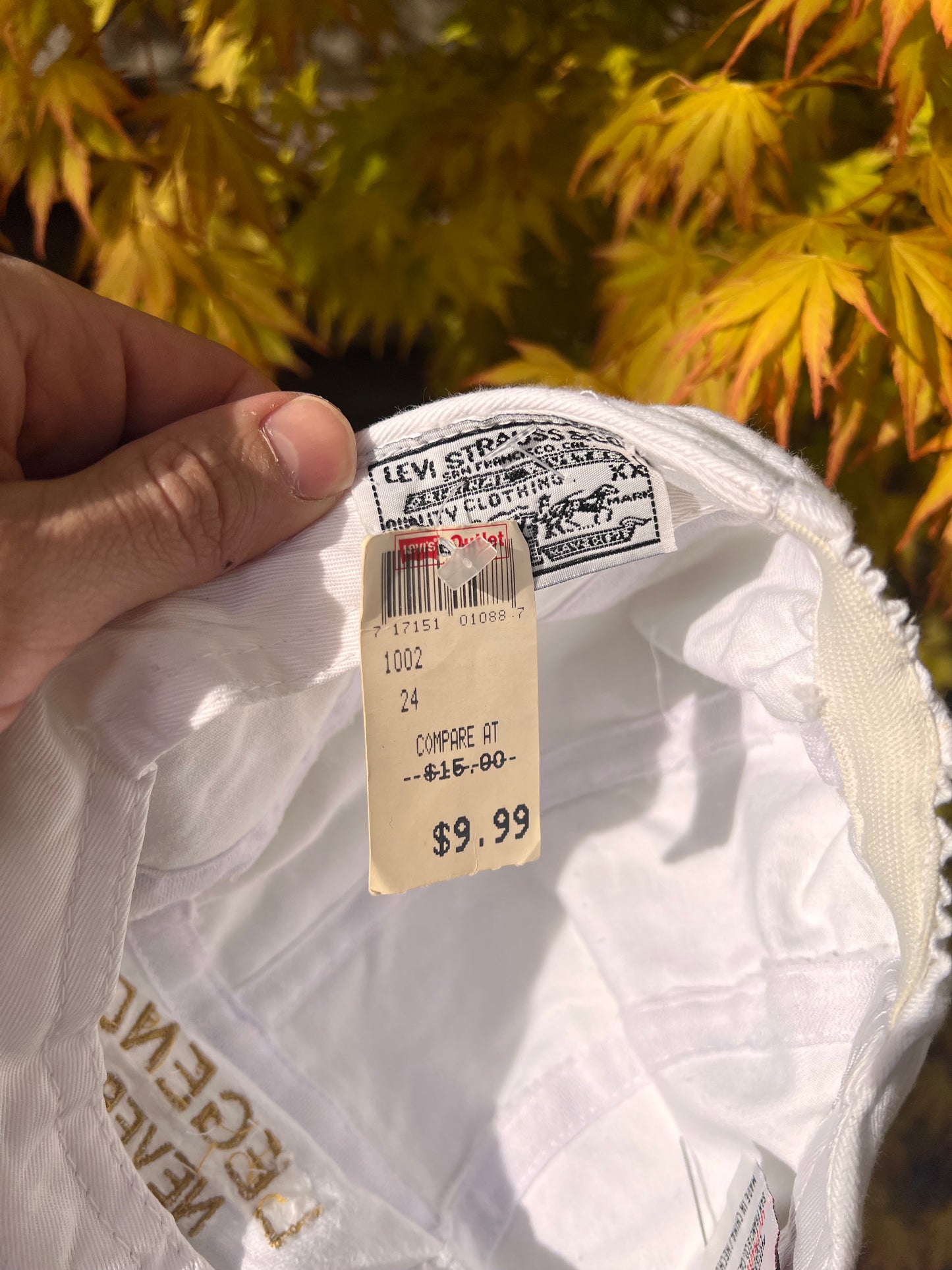 90s Levis Embroidered Deadstock Fitted Cap White – Medium
