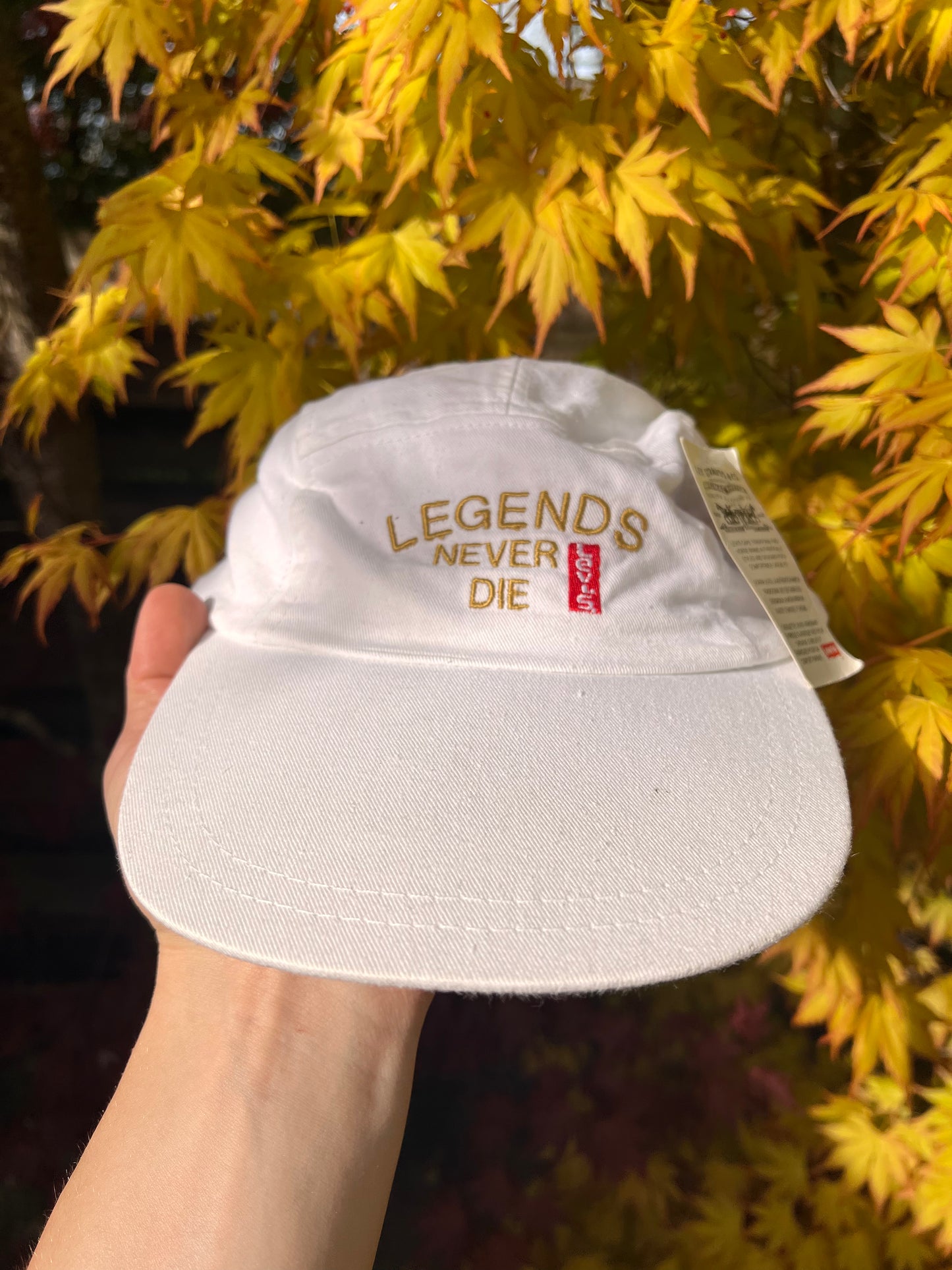 90s Levis Embroidered Deadstock Fitted Cap White – Medium