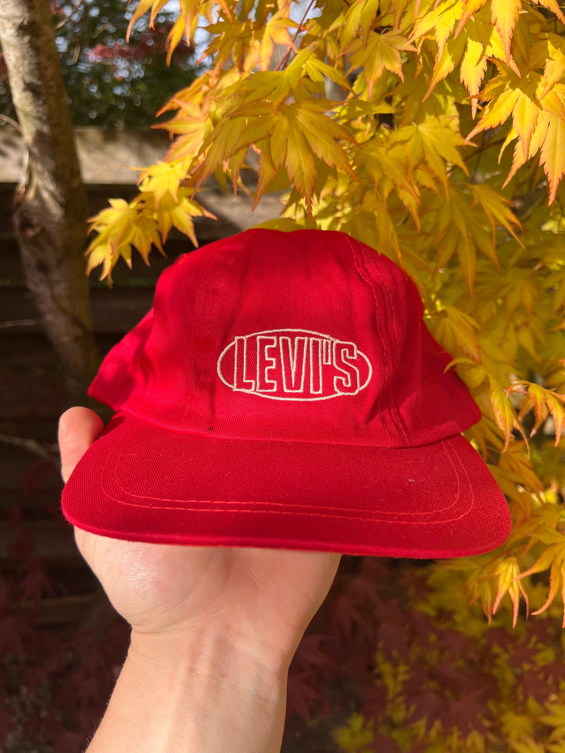 90s Levi's Embroidered Center Logo Snapback Cap Red – Medium