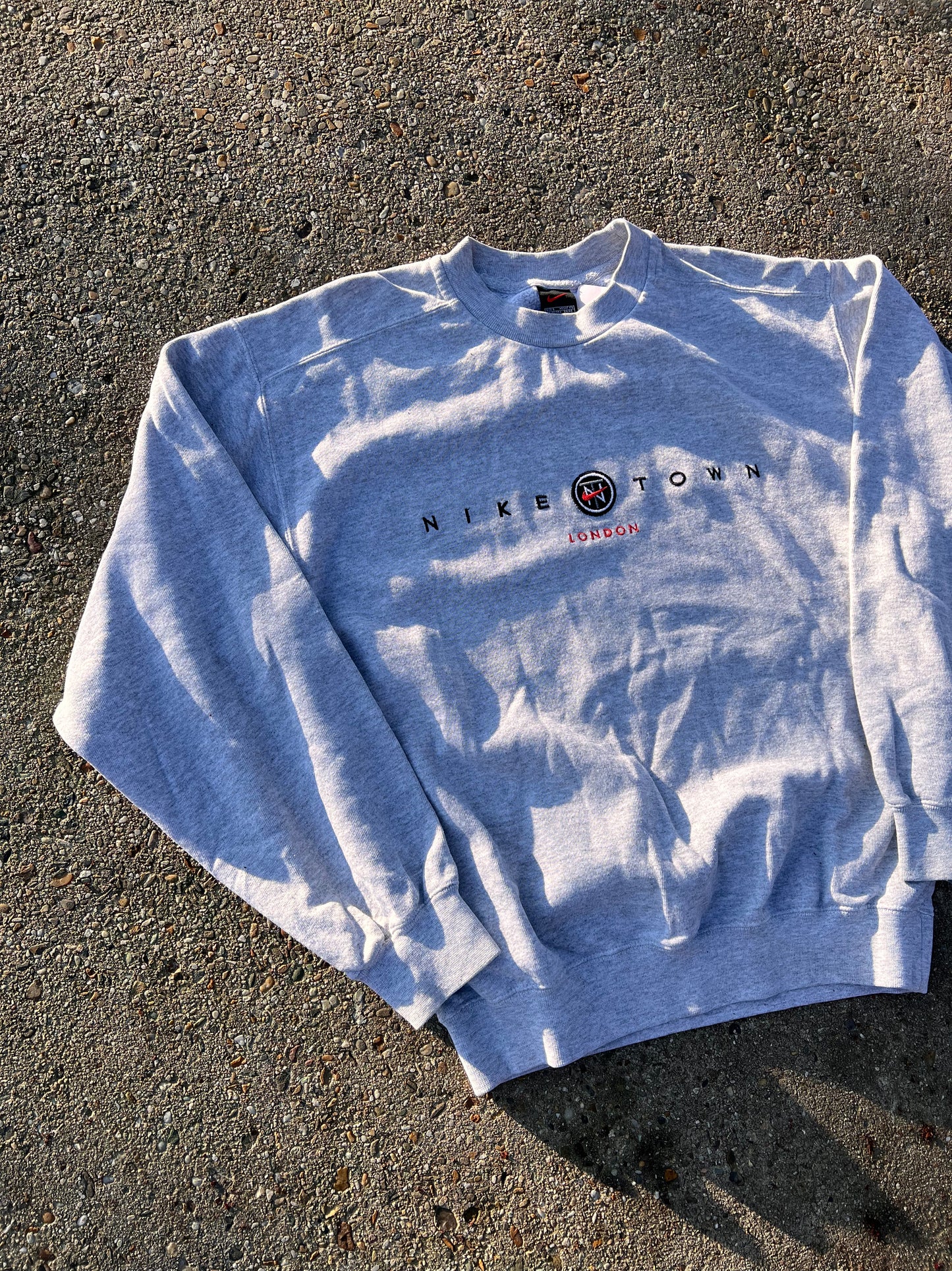 90s Nike Nike Town London Embroidered Sweatshirt – Small