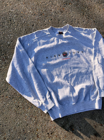 90s Nike Nike Town London Embroidered Sweatshirt – Small