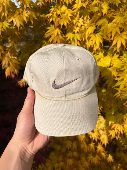 90s Nike Embroidered Center Logo Snapback Cap Beige – One Size