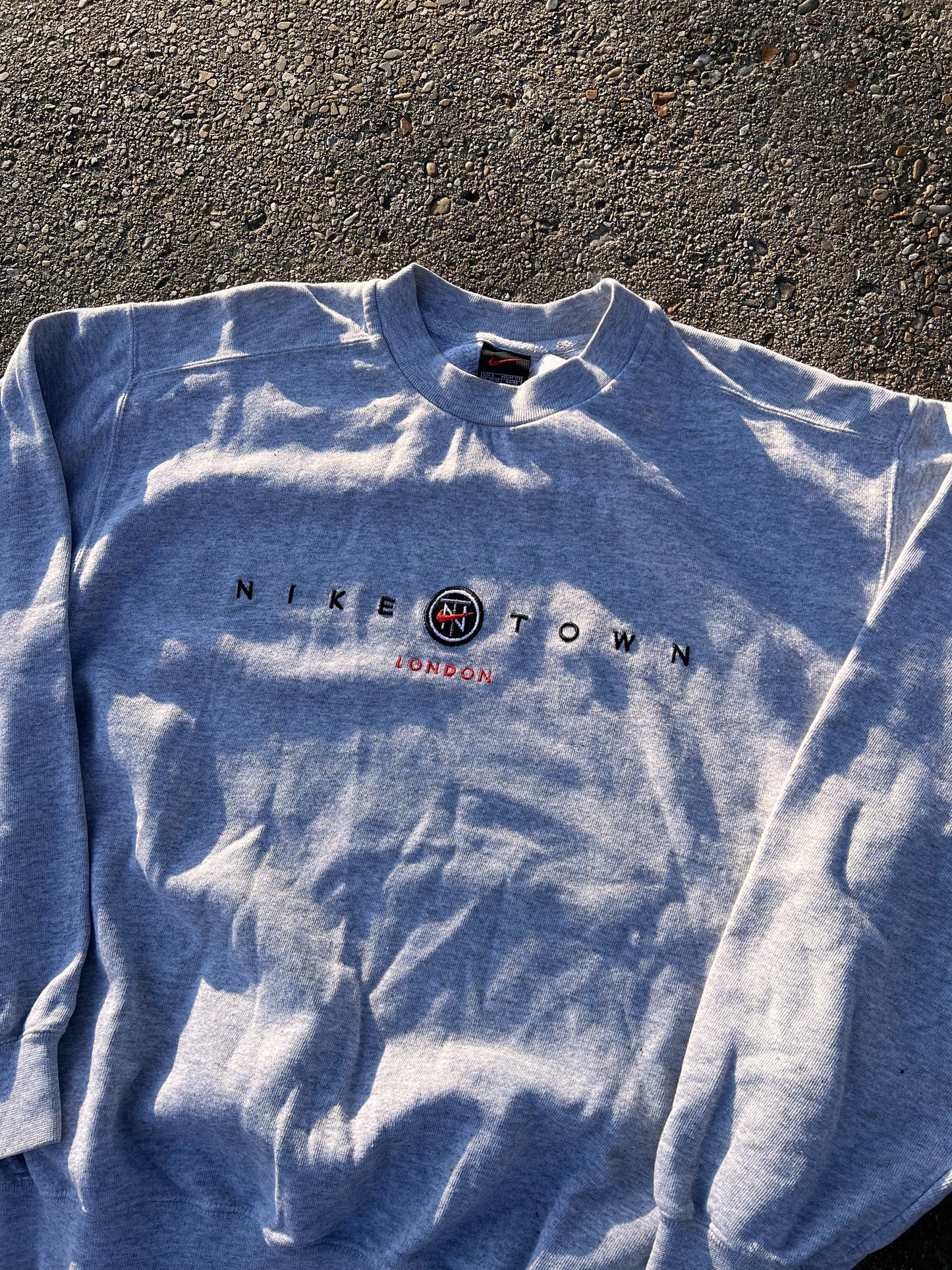 90s Nike Nike Town London Embroidered Sweatshirt – Small