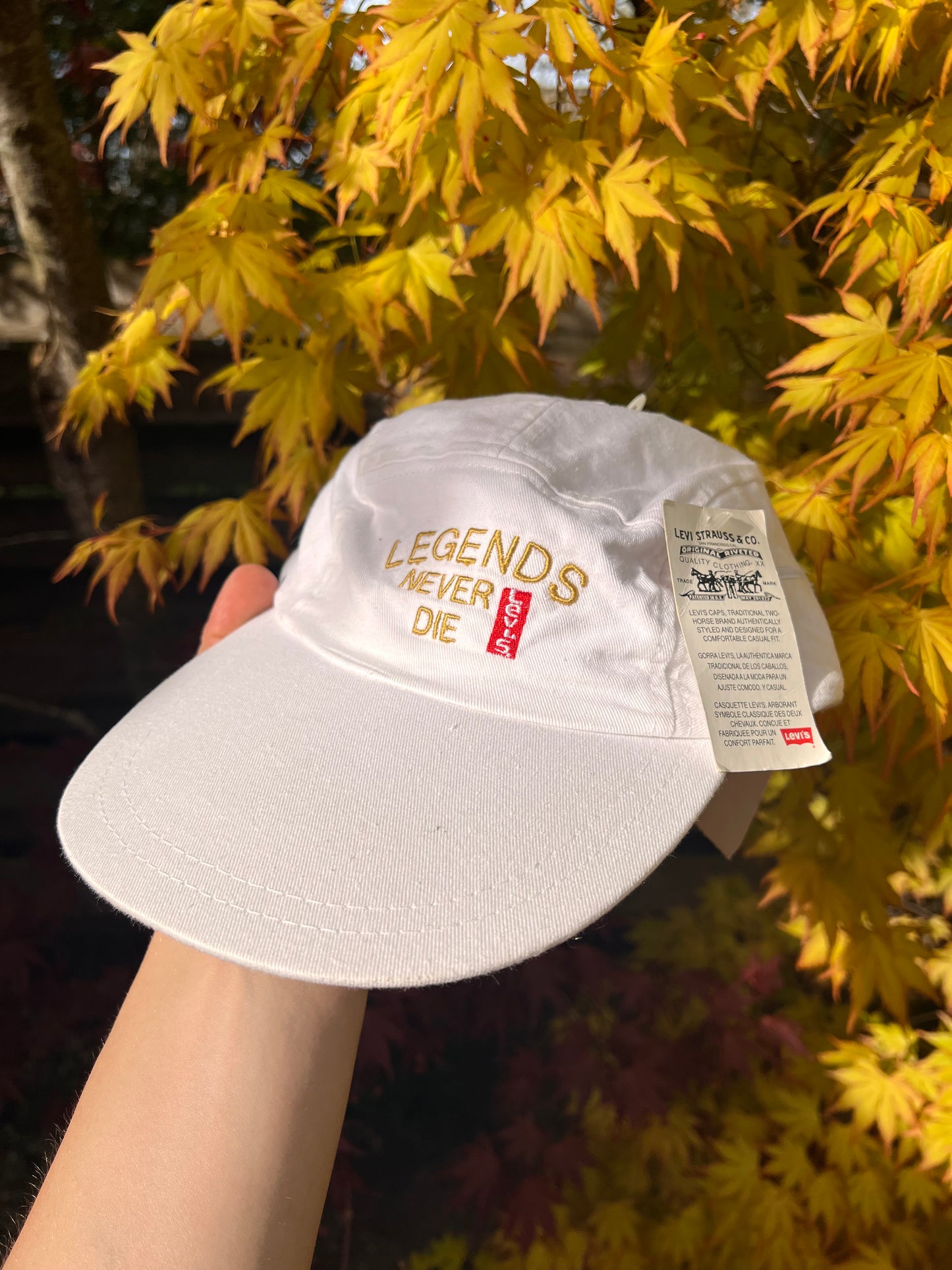 90s Levis Embroidered Deadstock Fitted Cap White – Medium
