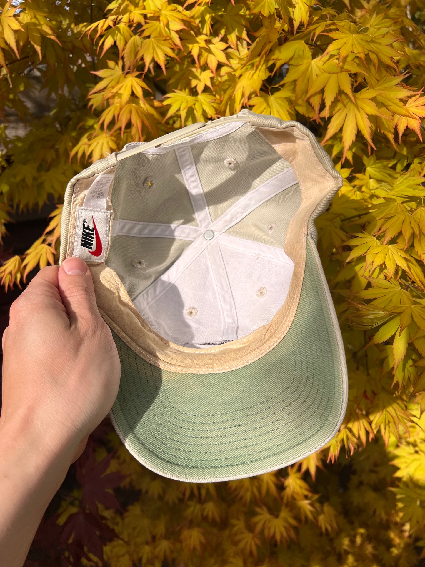 90s Nike Embroidered Center Logo Snapback Cap Beige – One Size