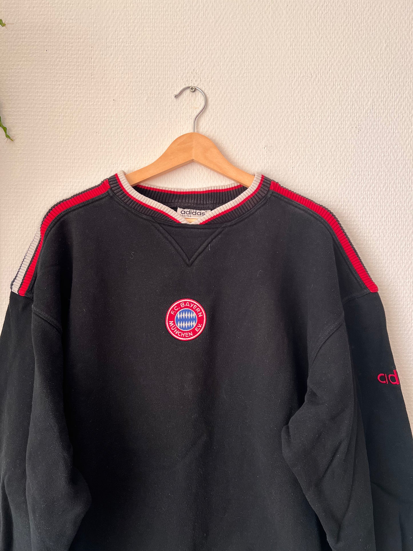 90s Adidas Bayern Munich Center Logo Crewneck Sweatshirt – Large