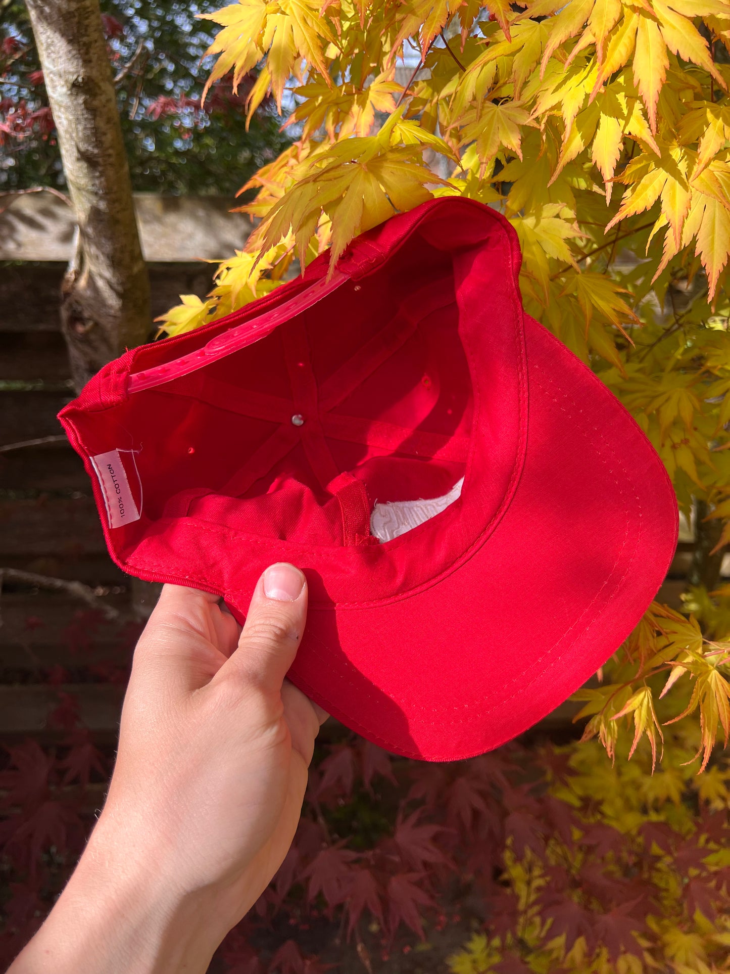 90s Levi's Embroidered Center Logo Snapback Cap Red – Medium