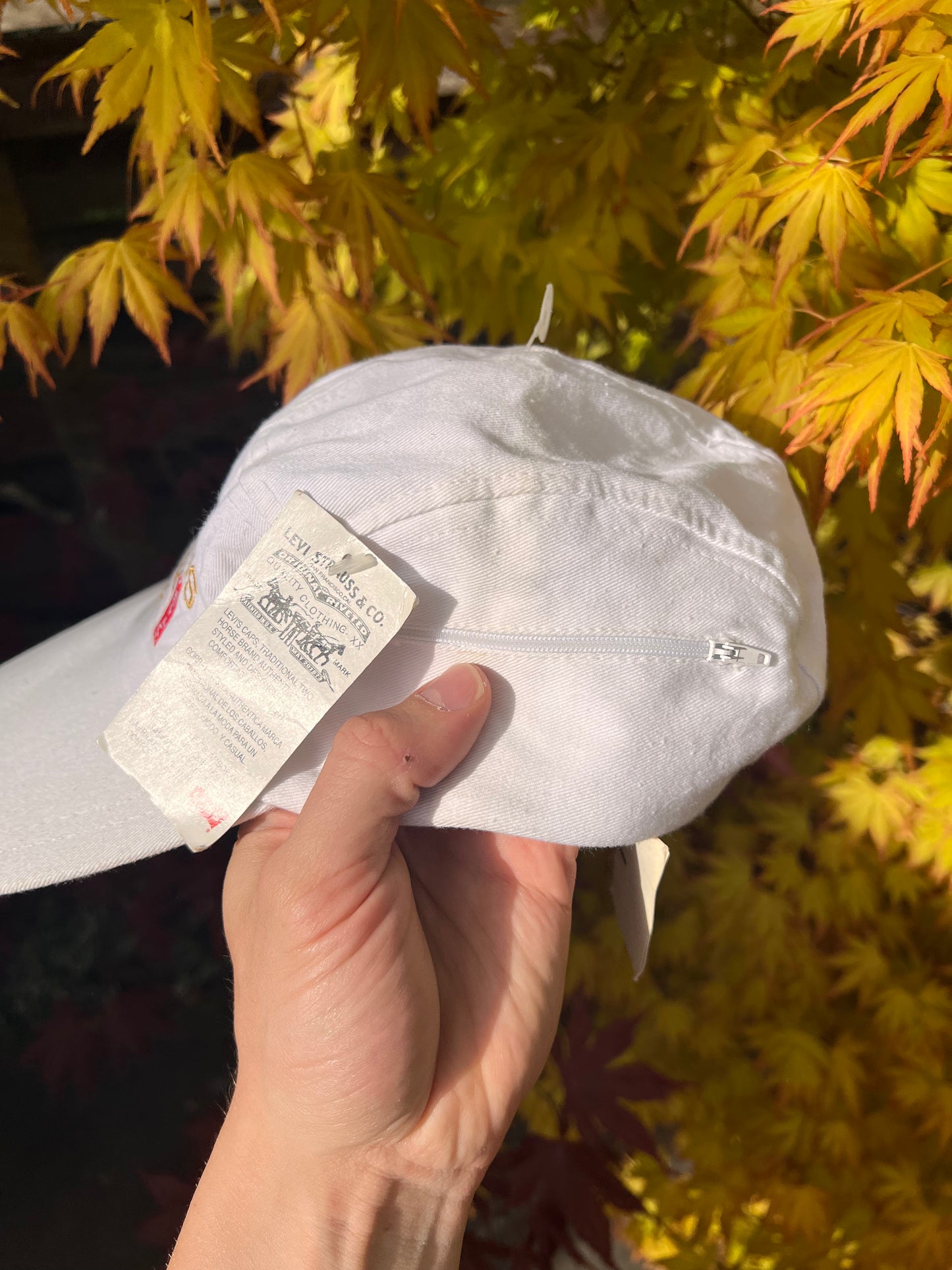 90s Levis Embroidered Deadstock Fitted Cap White – Medium